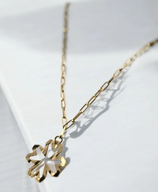 Naszyjnik z kwiatkiem