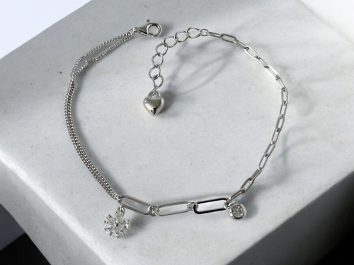 Bransoletka z kwiatkiem