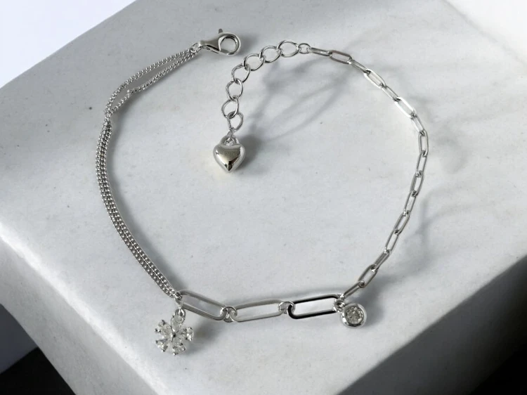 Bransoletka z kwiatkiem