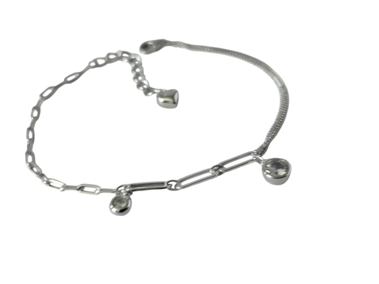 Bransoletka z kwiatkiem