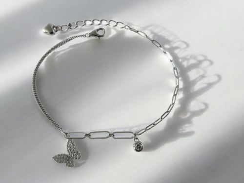 Bransoletka z motylkiem zdobiona cyrkoniami