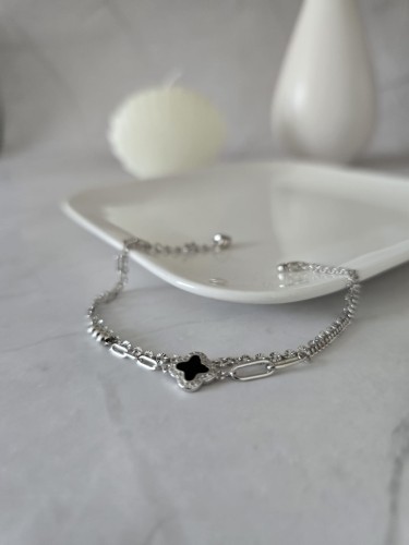 Bransoletka z koniczynką