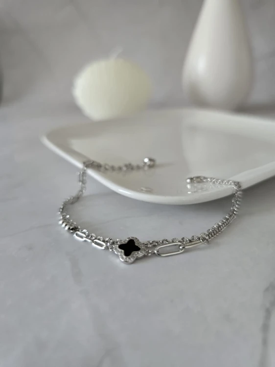 Bransoletka z koniczynką