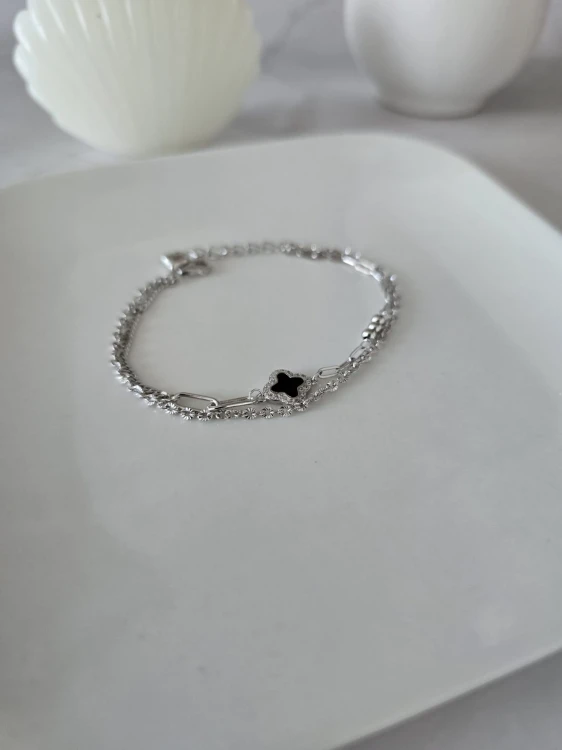 Bransoletka z koniczynką