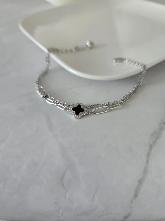 Bransoletka z koniczynką