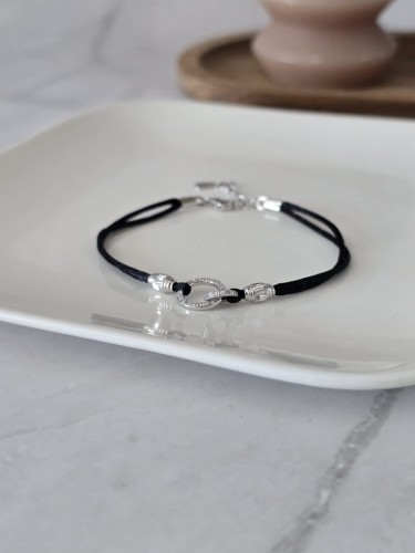 Bransoletka na sznurku z kółeczkami czarna