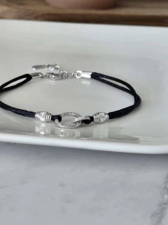 Bransoletka na sznurku z kółeczkami czarna