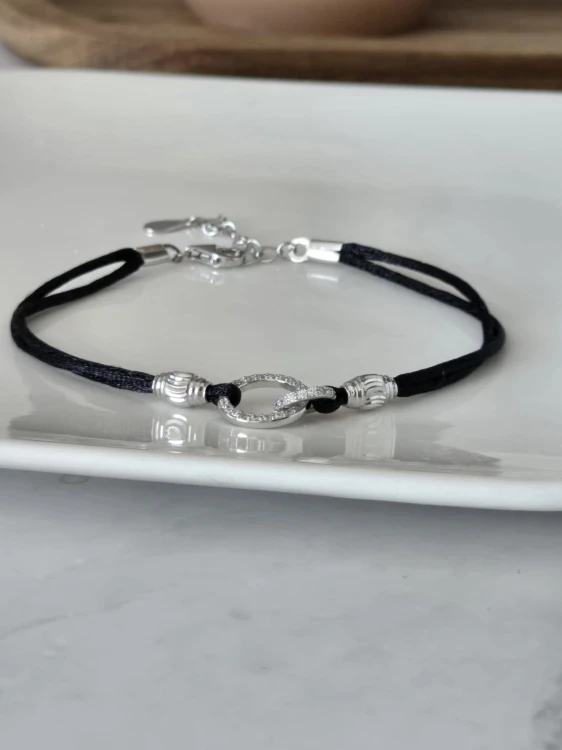 Bransoletka na sznurku z kółeczkami czarna