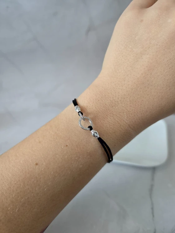 Bransoletka na sznurku z kółeczkami czarna