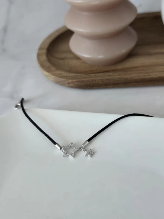 Bransoletka z gwiazdką na czarnym sznurku