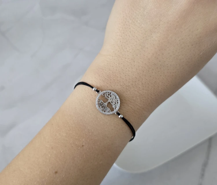 Bransoletka z drzewkiem na czarnym sznurku