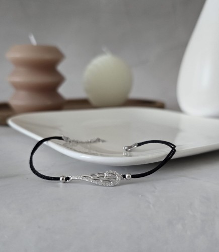 Bransoletka z czarnym sznurkiem i srebrnym skrzydłem