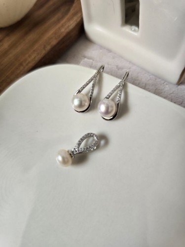 Komplet Subtelny z Perłową ozdobą