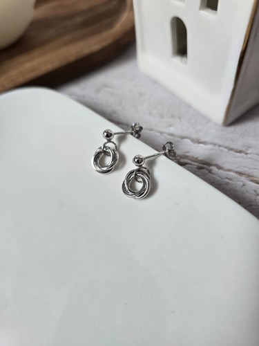 Kolczyki połączone kółeczka