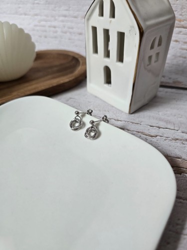 Kolczyki połączone kółeczka