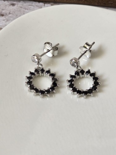 Kolczyki z czarnymi cyrkoniami