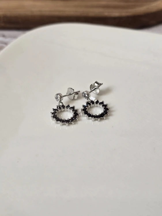 Kolczyki z czarnymi cyrkoniami