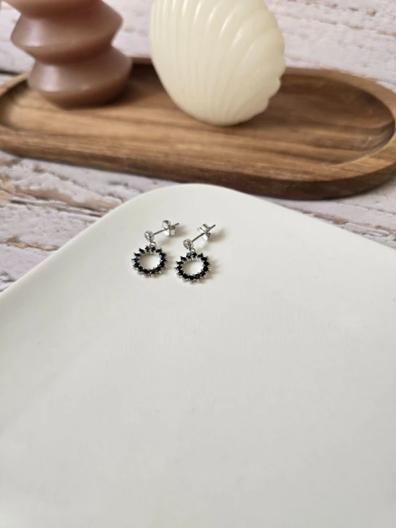 Kolczyki z czarnymi cyrkoniami