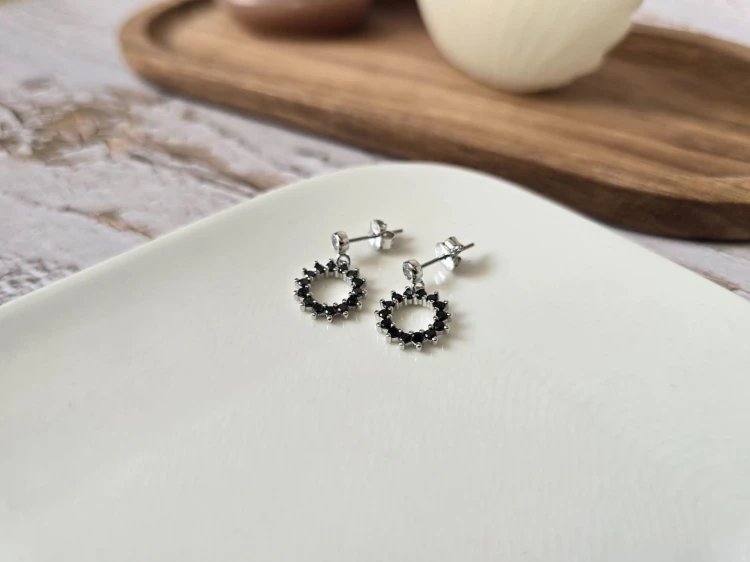 Kolczyki z czarnymi cyrkoniami