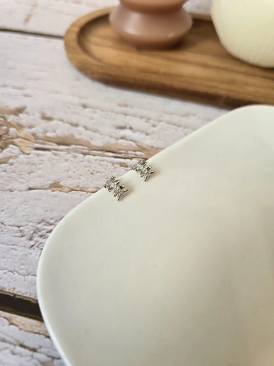 Kolczyki półkola z motywem listków