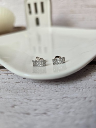 Delikatne kolczyki z cyrkoniami