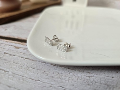 Delikatne kolczyki z cyrkoniami