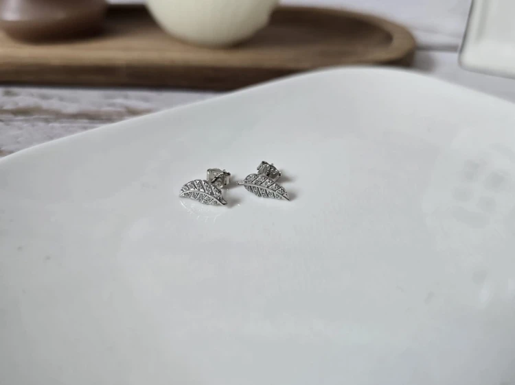 Kolczyki listki z cyrkoniami