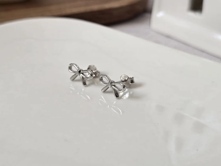 Kolczyki w kształcie kokardki