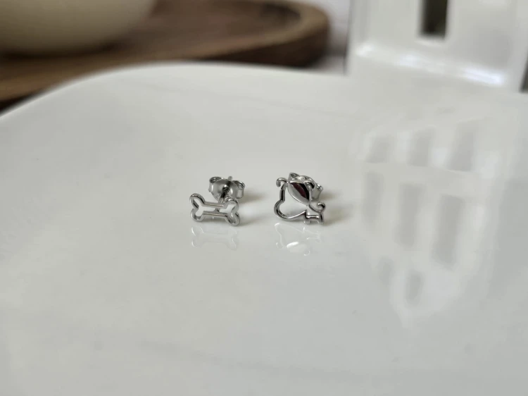 Kolczyki dla miłośniczki psów - kość i piesek