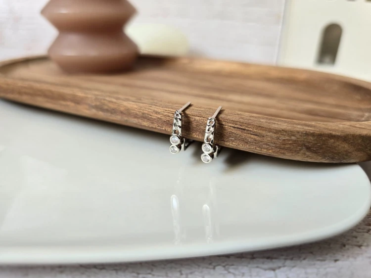 Klasyczne kolczyki z cyrkoniami