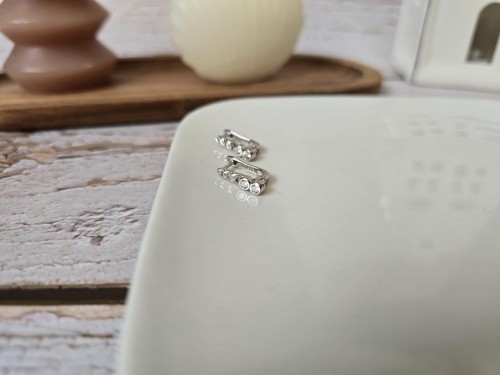 Klasyczne kolczyki z cyrkoniami