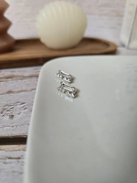 Klasyczne kolczyki z cyrkoniami