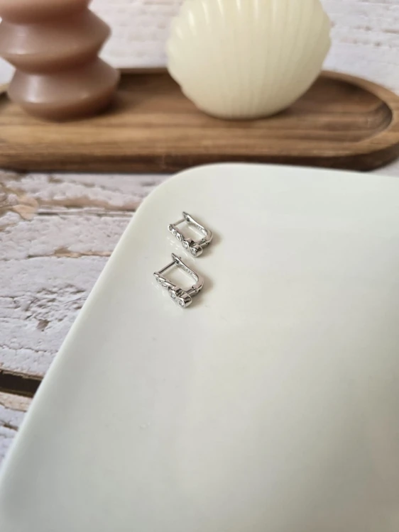 Klasyczne kolczyki z cyrkoniami