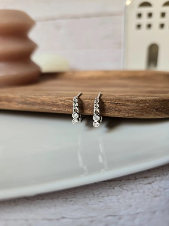 Klasyczne kolczyki z cyrkoniami