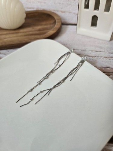 Efektowne długie kolczyki