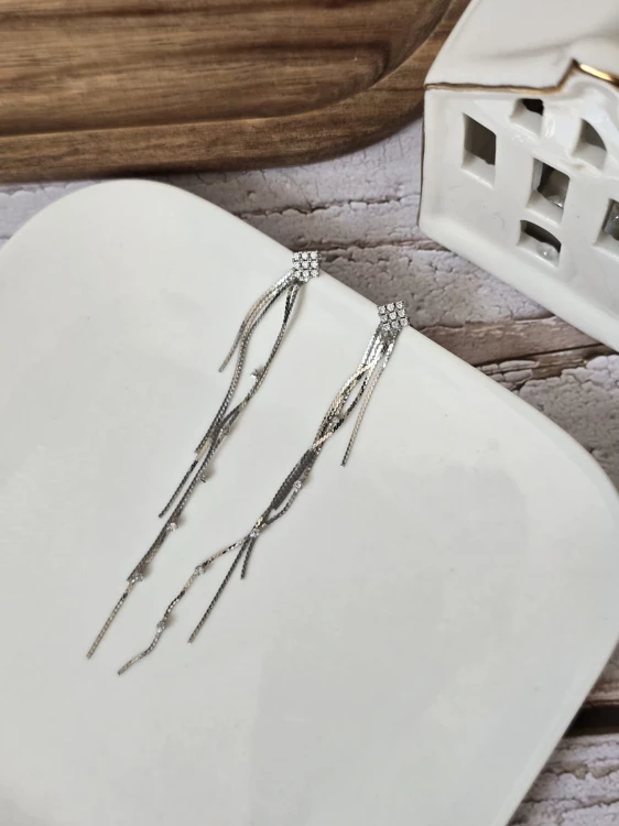 Efektowne długie kolczyki