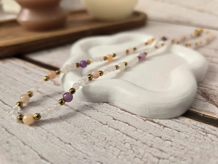 To ja: Pełna Miłości - Naszyjnik z labradorytem, jadeitem i kwarcem różowym