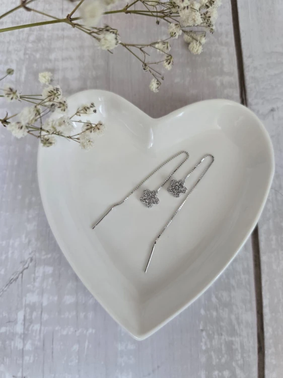 KOLCZYKI PRZECIĄGANE NA ŁAŃCUSZKU KWIAT KWIATEK SREBRO 925