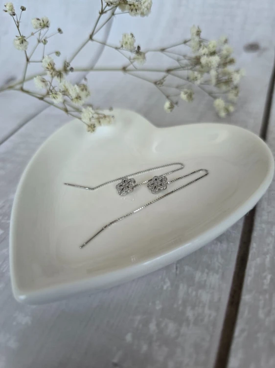 KOLCZYKI PRZECIĄGANE NA ŁAŃCUSZKU KWIAT KWIATEK SREBRO 925