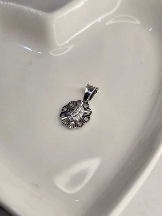 Medalik srebrny – Matka Boska z Dzieciątkiem