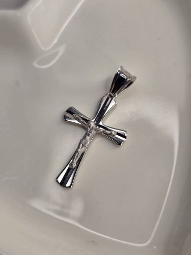 Krzyżyk srebrny – Codzienny znak wiary