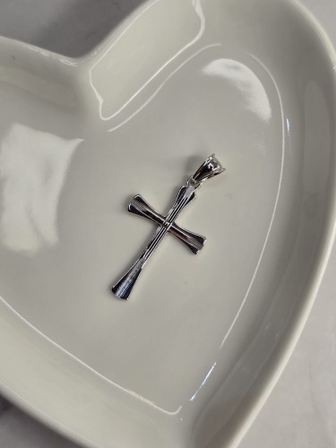 Krzyżyk srebrny – Codzienny znak wiary