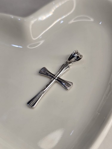 Krzyżyk srebrny – Codzienny znak wiary