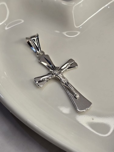 Krzyżyk srebrny – Elegancja wiary