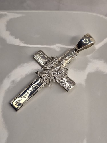 Krzyżyk srebrny – Siła i symbolika