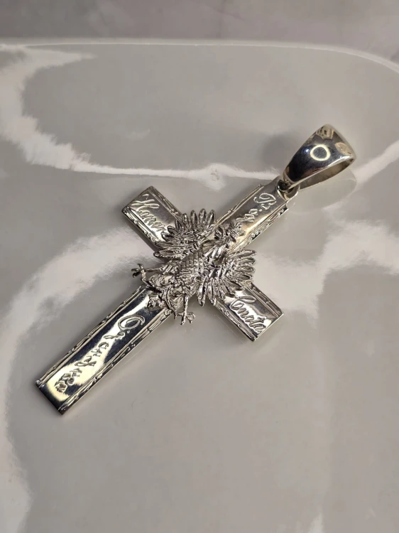 Krzyżyk srebrny – Siła i symbolika