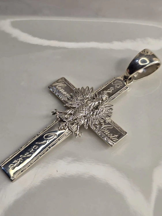 Krzyżyk srebrny – Siła i symbolika