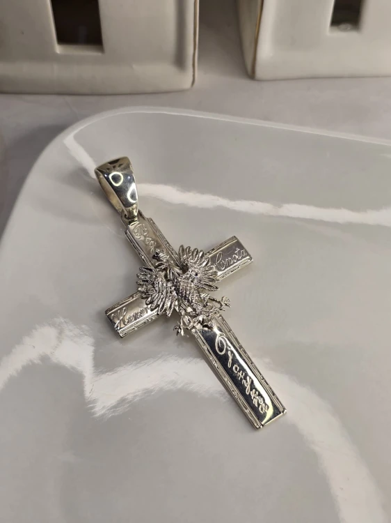 Krzyżyk srebrny – Siła i symbolika