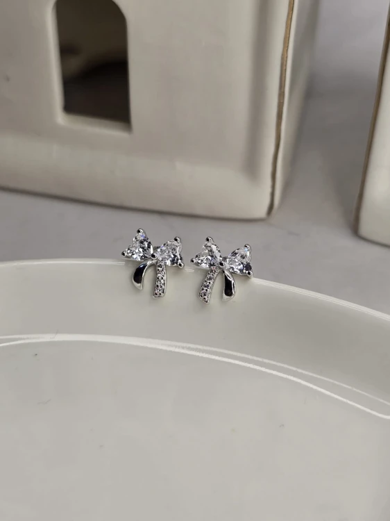 Kolczyki kokardki z cyrkoniami