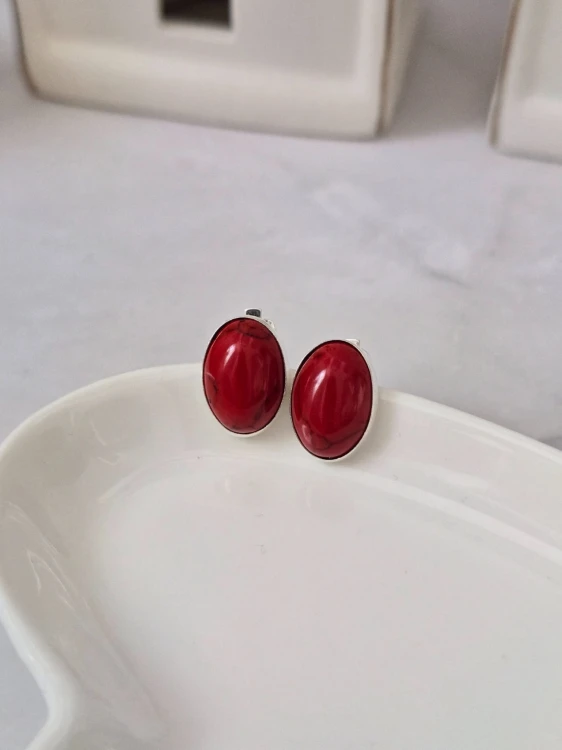 Klipsy z czerwonym kamieniem